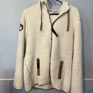 Canada wear fleece jacket.